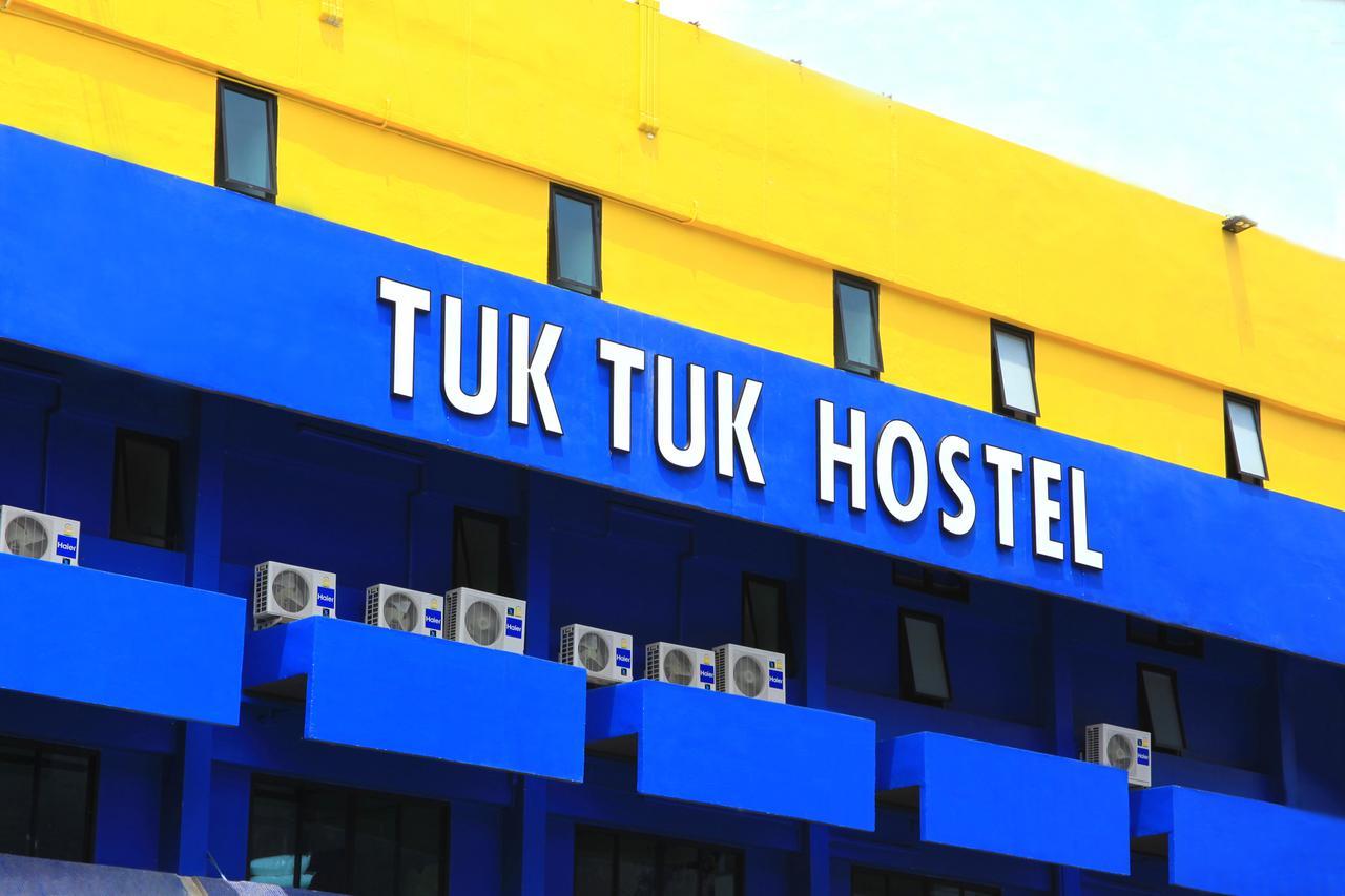 Tuk Tuk Hostel Бангкок Екстер'єр фото